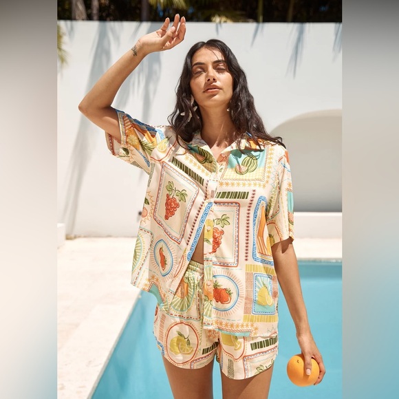 Seven Wonders Tops - Seven Wonders Agata Shirt in Agata Print Women’s Size XS Fruit Print